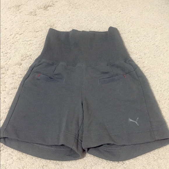 gray roll-down Puma shorts - Picture 2 of 7